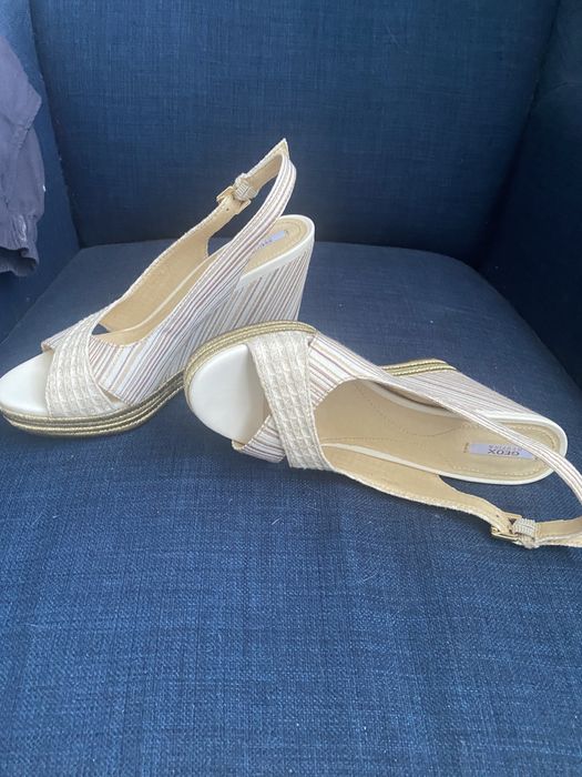 Босоножки новые р.36