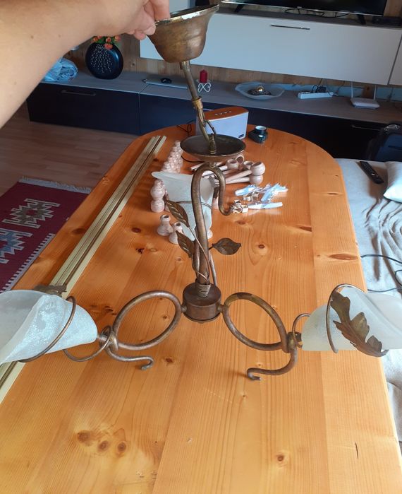 Lustra cu trei brate