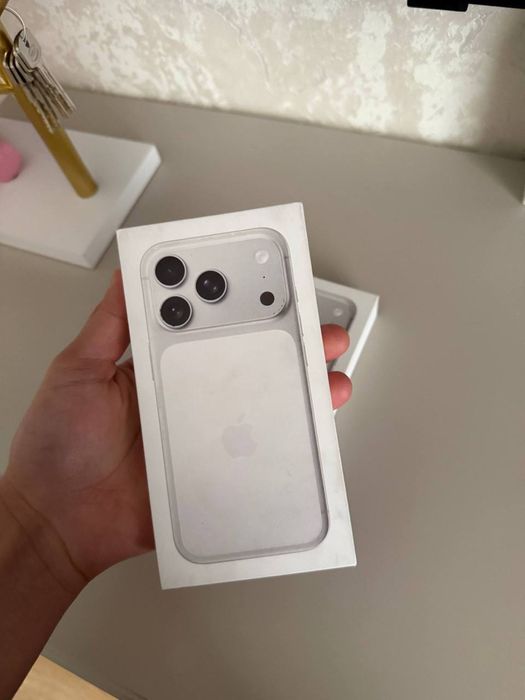 Iphone 17 pro Silver