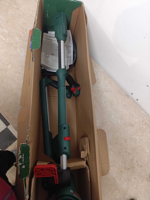 Акумулаторен тример за трева BOSCH Universal GrassCut 18V-260