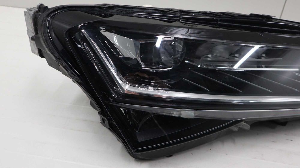 Десен FULL LED фар за SKODA Superb 3V