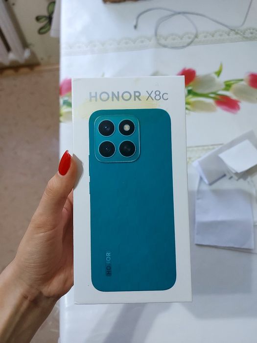 Продам телефон б/у Honor X8c