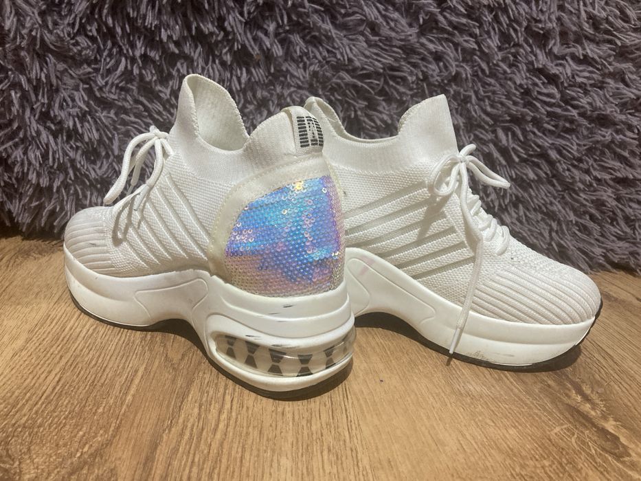 Маратонки -червени и бели