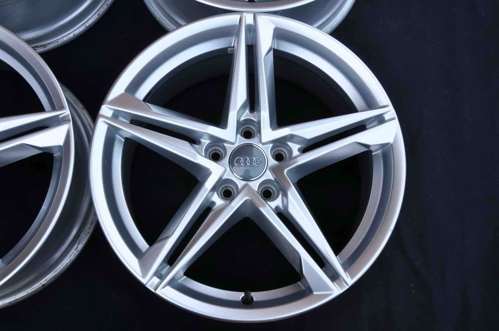 Jante Noi 18 inch Originale Audi A4 8W B9 R18