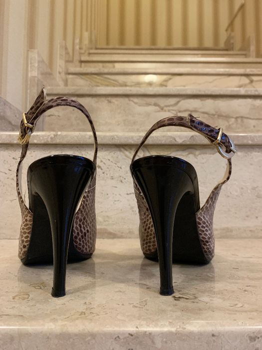 Сандали на висок ток от естествена кожа