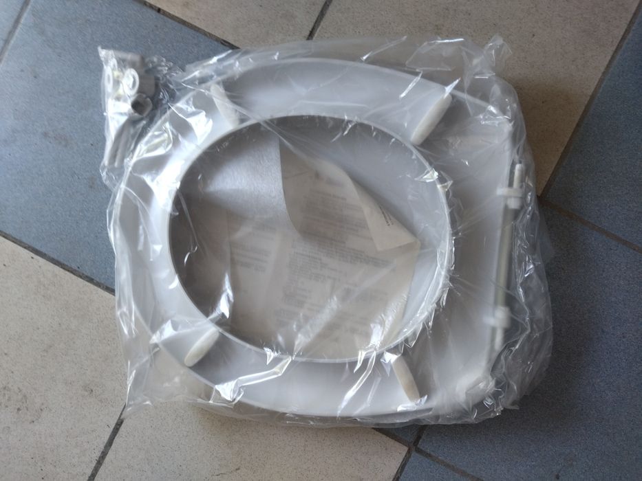 Продам крышки унитазов, новые, с креплениями, цена 3000 тысячи