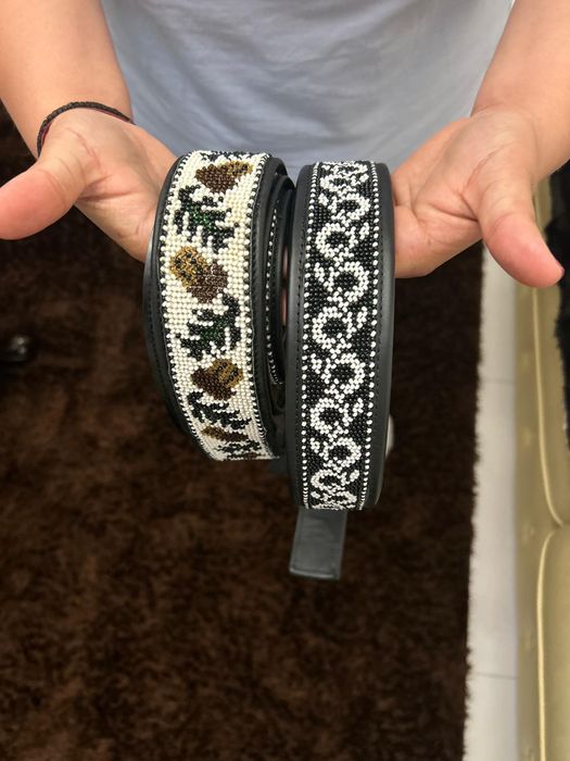 Cămașă cu mărgele cusuta manual