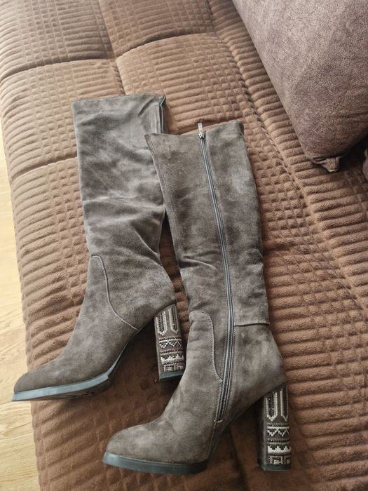 Продам красивые сапоги