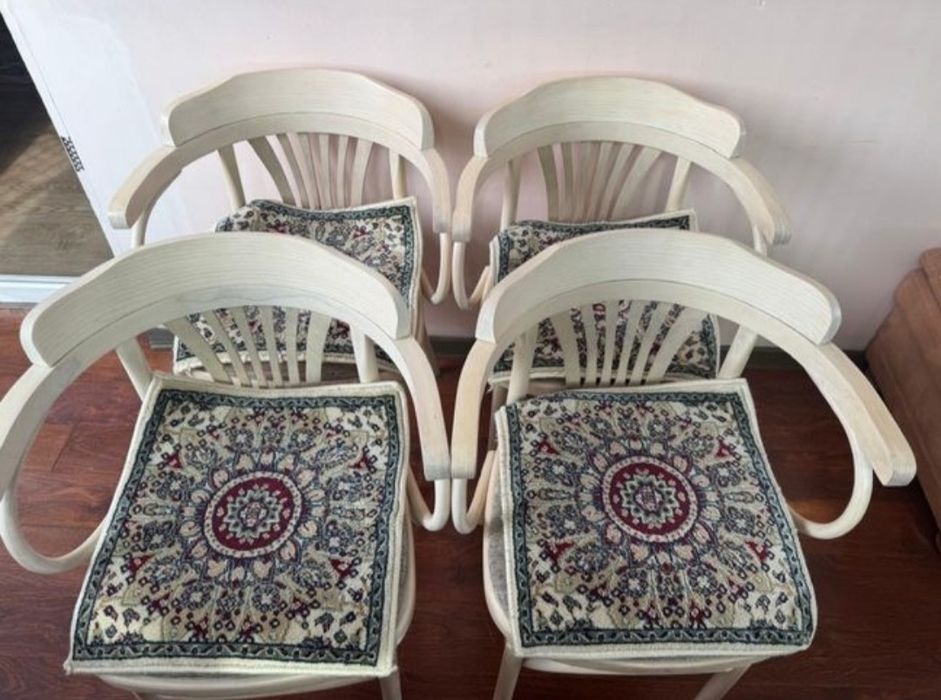 Продам 4 стула кресла, 2 мягких стула