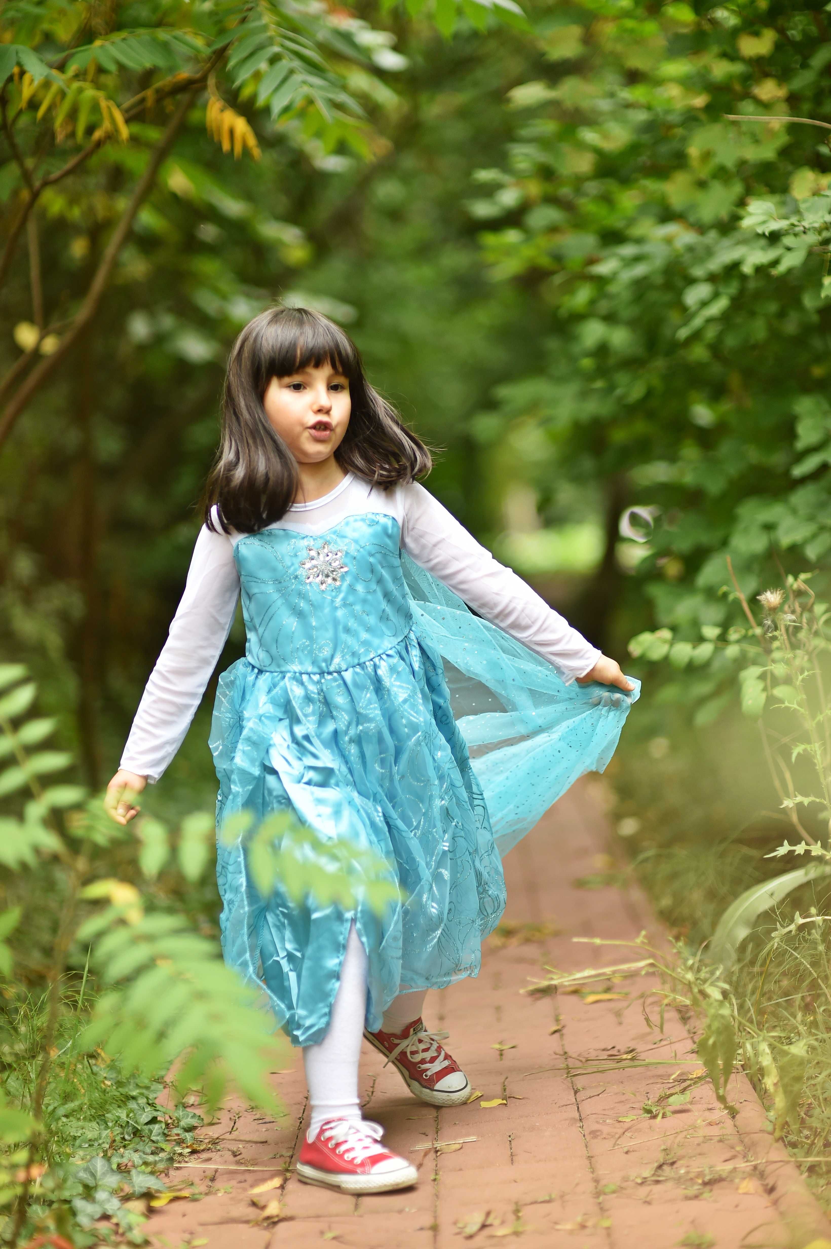 Rochie rochita NOUA printesa Elsa Frozen cu trena