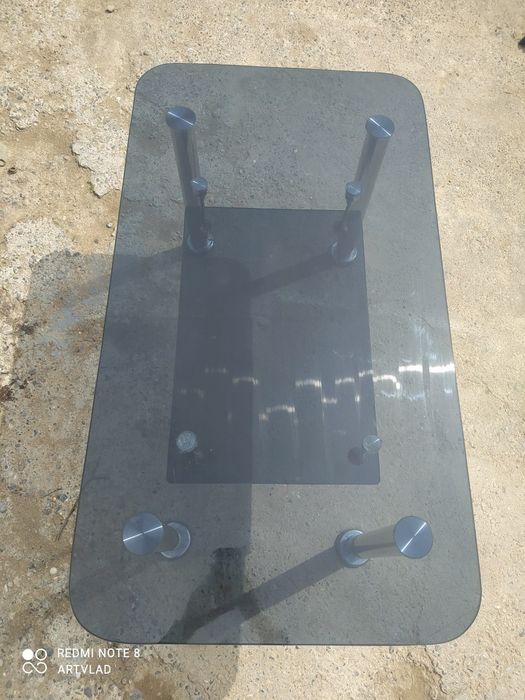 Продаётся стеклянный журнальный столик