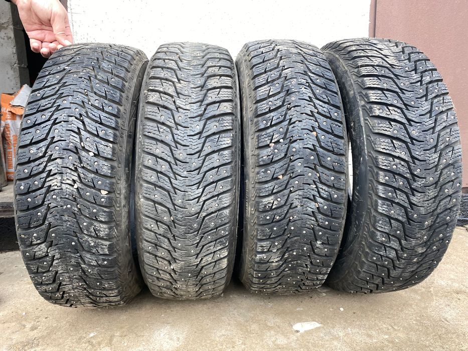 Комплект зимних шин.