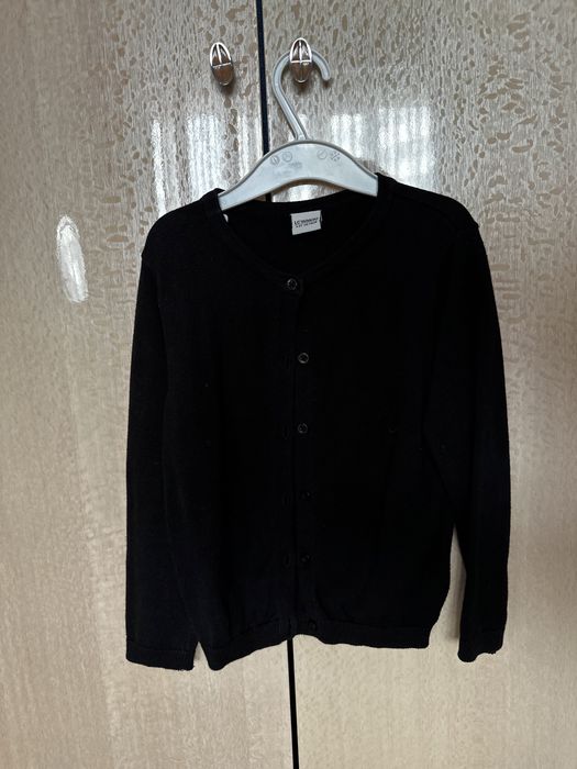 Черный школьный кардиган 110-116 см