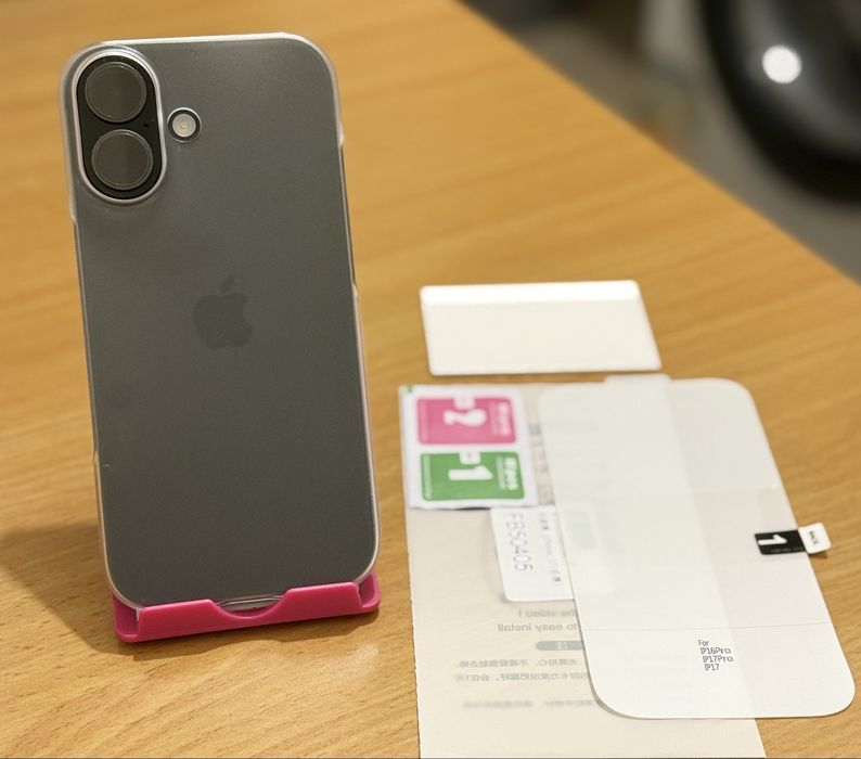 Husa iPhone 17 ultra subtire plastic mat semi transparet folie display