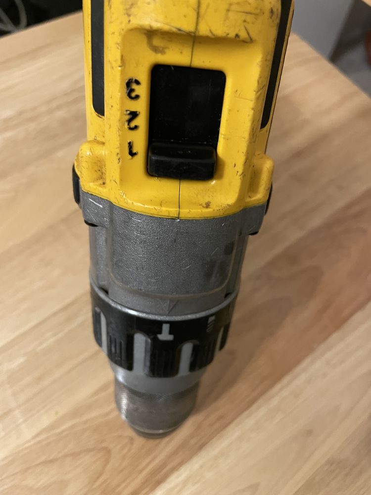 Безчетков винтоверт Dewalt DCD 996