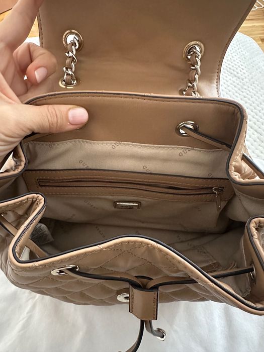 Дамска раница Guess