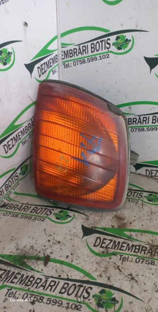 Lampa semnalizare pe aripa fata dreapta Mercedes-Benz E-Class W124 (f