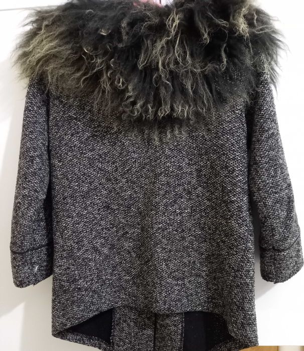 Дамско сако от букле с яка от естествен  косъм