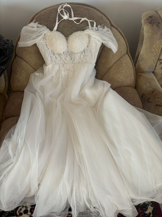 Vand rochie de mireasa cu husa si jartea cadou