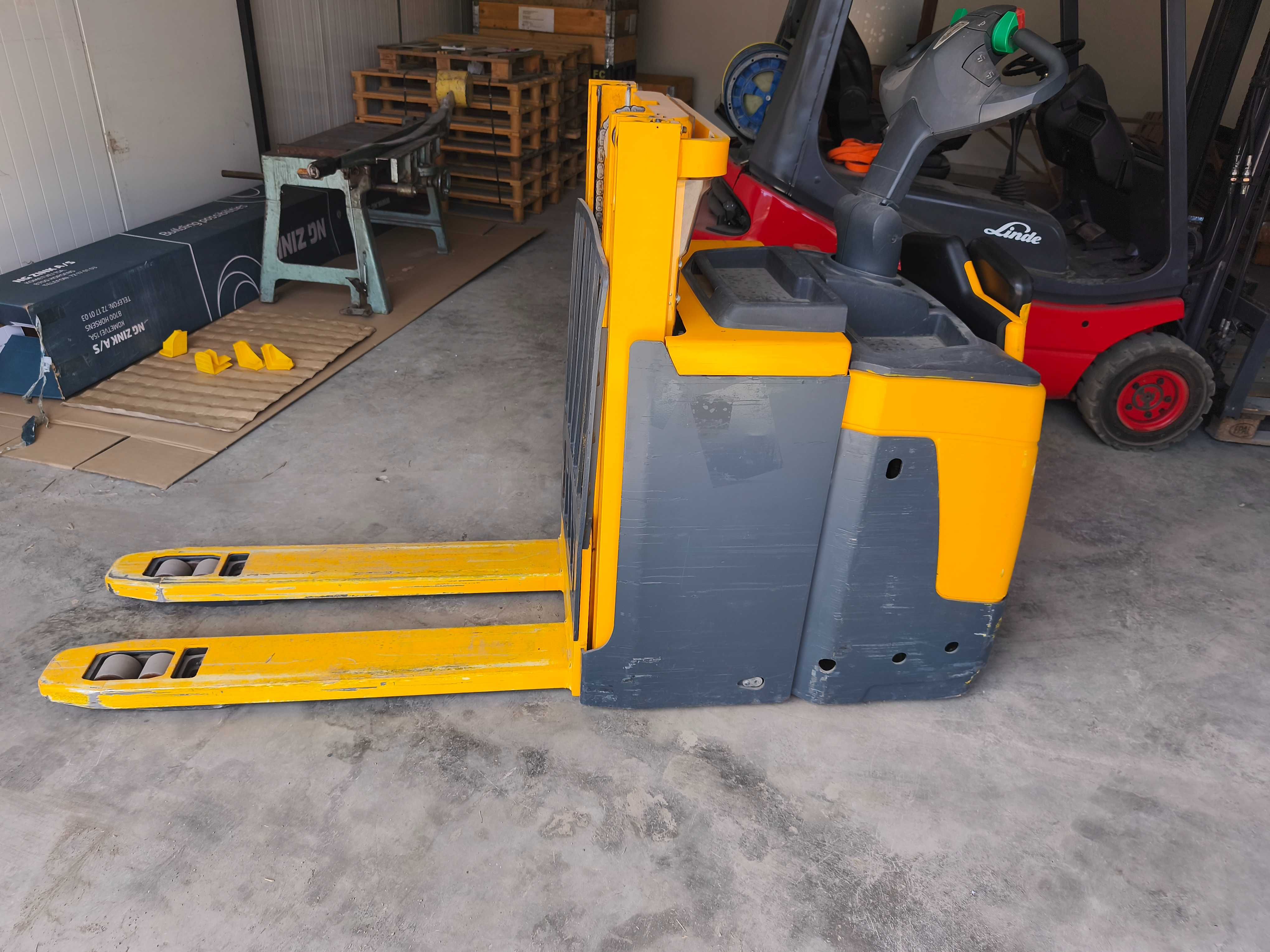 Електрически стакер Jungheinrich ERD 220