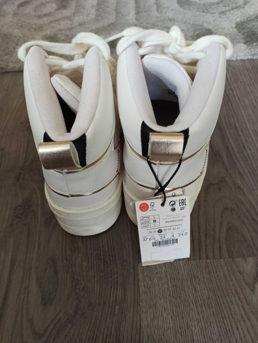 Нови високи кецове Bershka,  37 н.