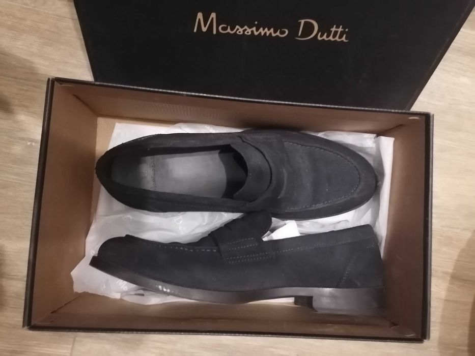 Разпродажба на мъжки дрехи и обувки