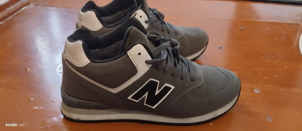 Продам зимние кроссовки для подростка