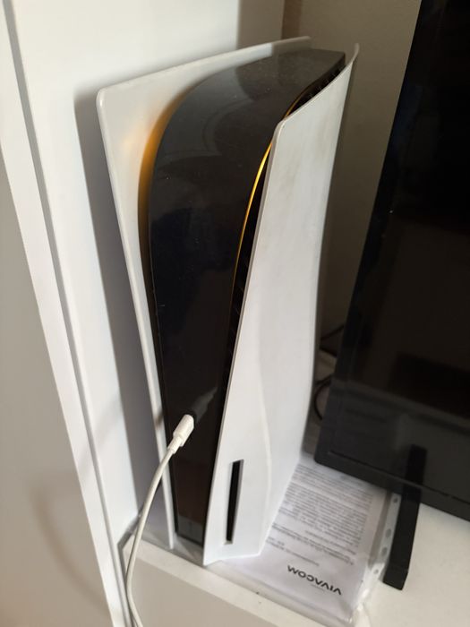 PlayStation 5 (Disc Version) + 3 джойстика + FIFA 25 подарък