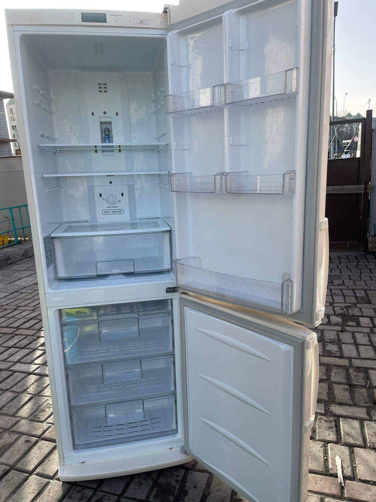 Холодильник LG 100000