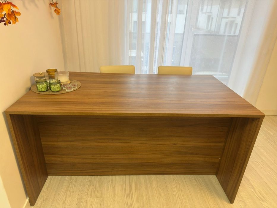 Masa + 4 scaune rotative