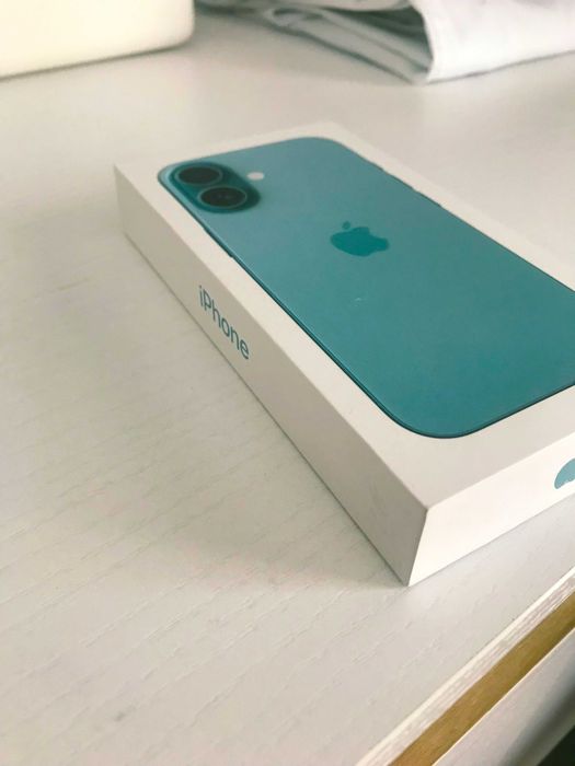 iPhone 16 256 ГБ зелёный