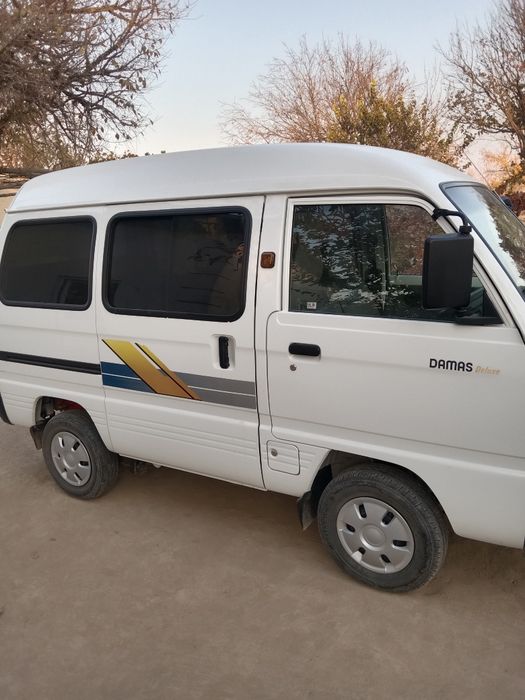 Damas moshina sotiladi