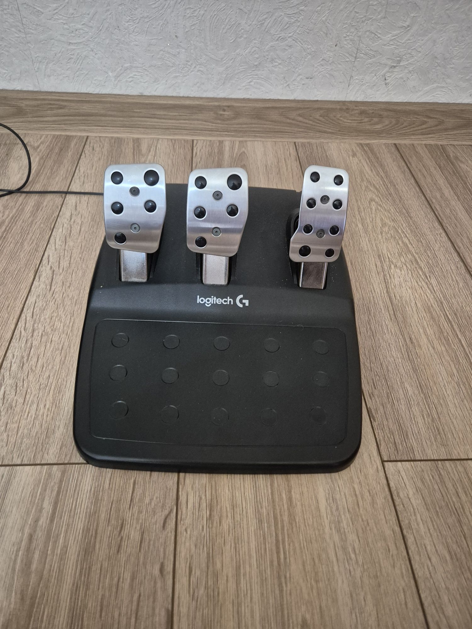 Logitech G29 + Педали + Шифтър – Перфектен за сим рейсинг