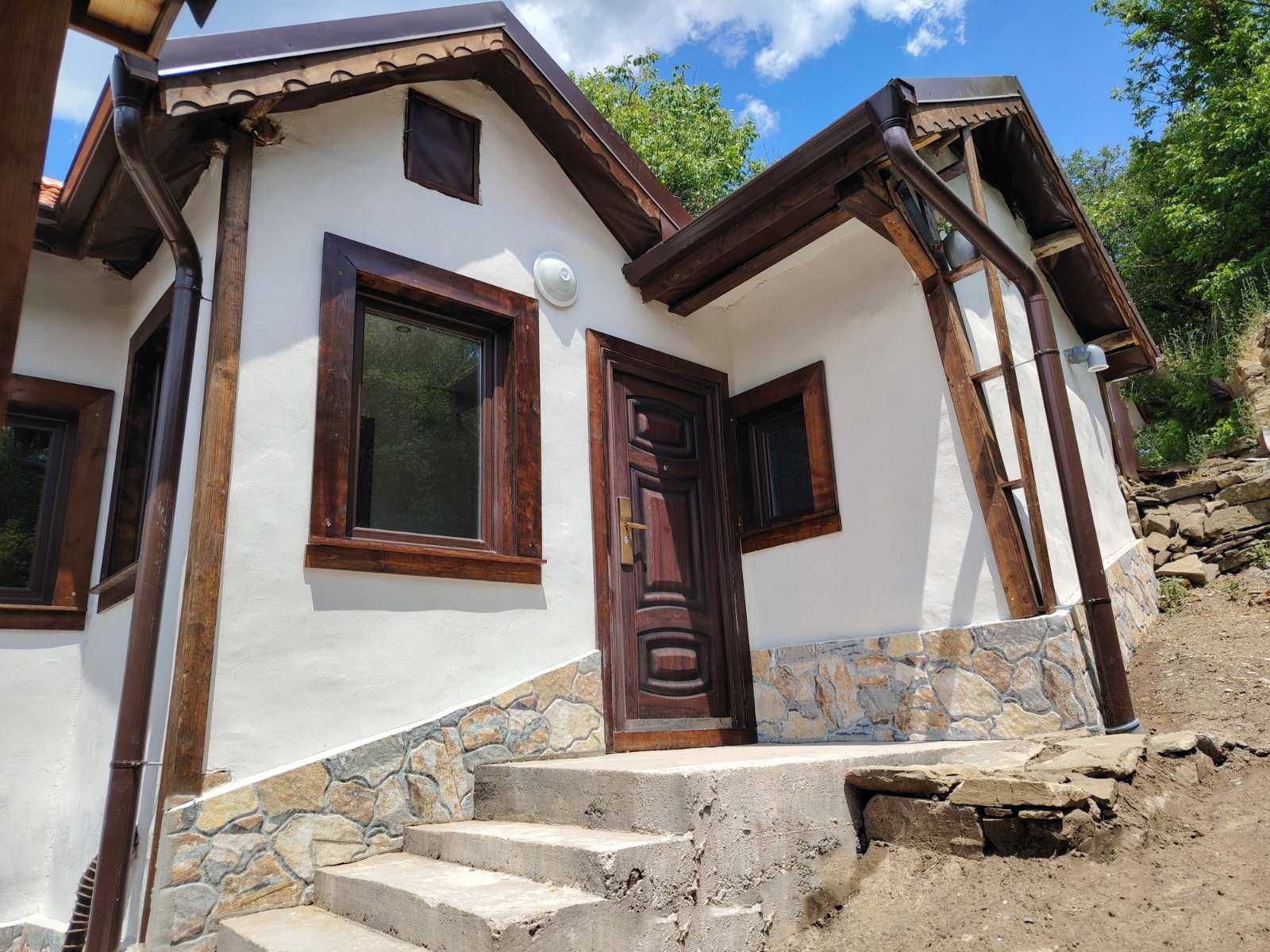 Реновирана къща, 80 кв.м, 760 кв.м. двор, на 55 км. от София