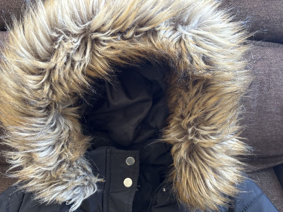 Дамако яке- размер 38. Обличано веднъж. Без никакви забележки.