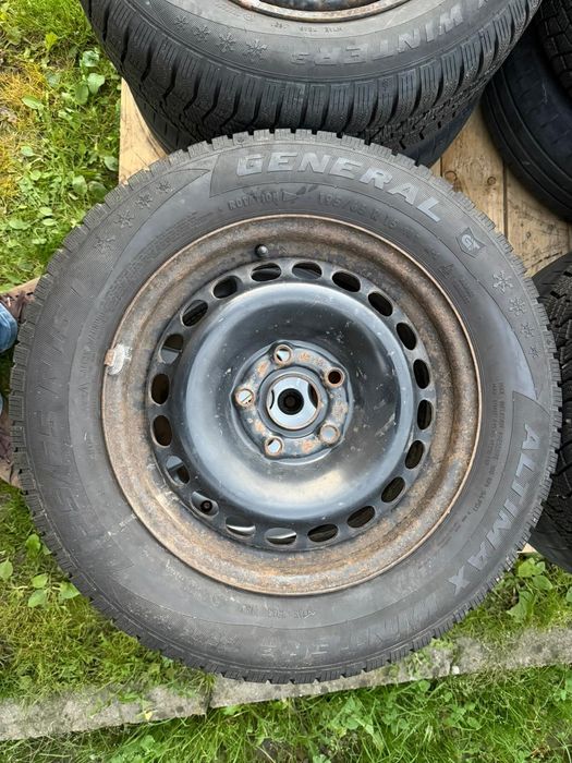 Jante de otel 15" cu anvelope de iarna 195/65/15