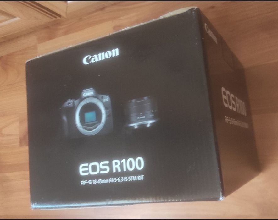 Aparat foto Canon EOS R100