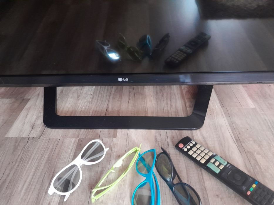 TV 106 cm lg cu ochelari 3d