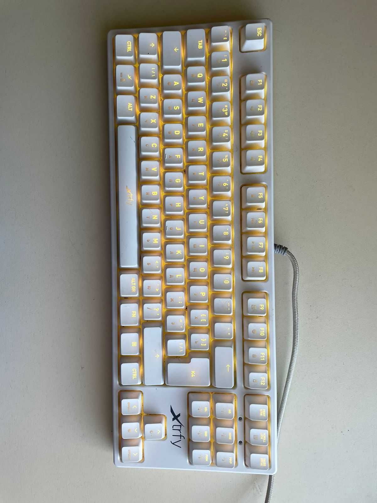 Б/У Игровая белая механическая клавиатура Xtrfy k4 Rgb Tkl White