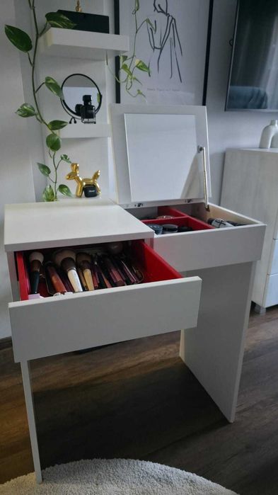 Тоалетка Ikea Brimnes, като нова