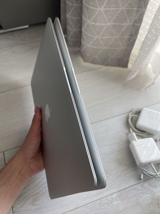 • MacBook •  BATERIE 97% •