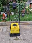 Aparat de curatat pardoseli,gresie,pavele Karcher BR 400