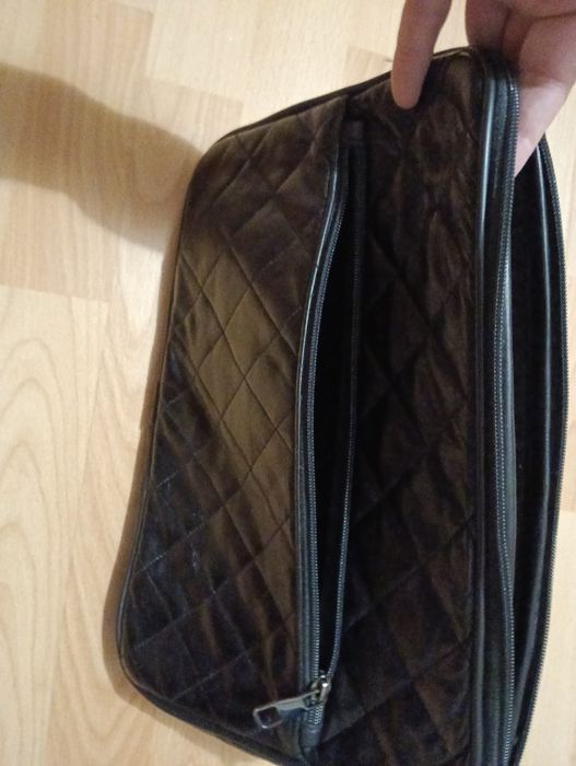 Huse  pentru laptop gri și neagră