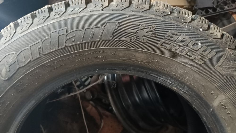 Продам шины шипованые