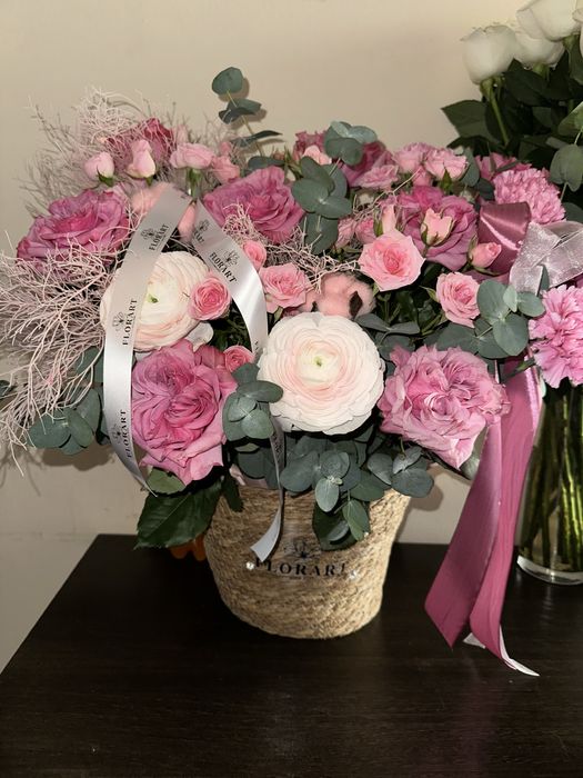 Продам букет цветов в корзине неоюычайно красивые