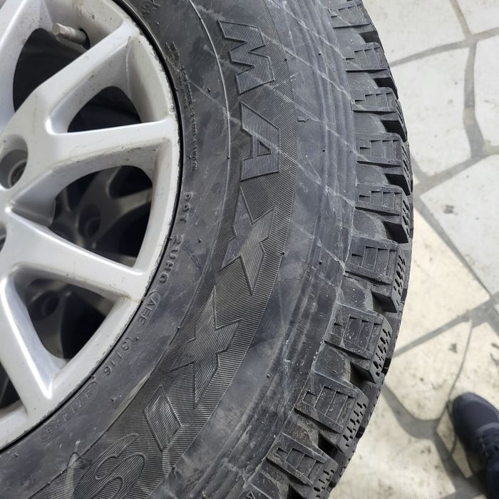 Продам диски с зимней резиной