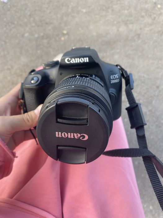 Фотокамера Canon EOS 2000D Kit EF-S 18-55 III