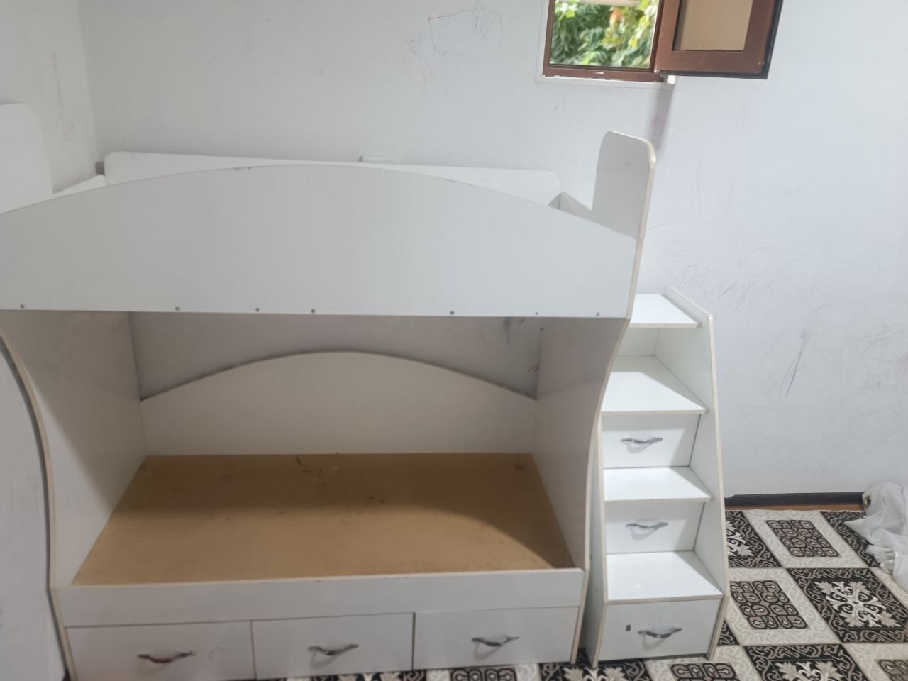 Sotiladi tez va arzon naxda