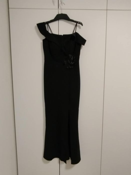 Елегантна черна рокля с еластан