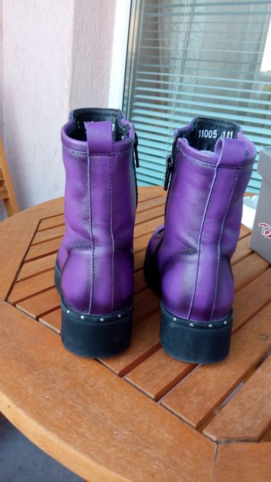 Продавам чисто нови боти н.31